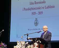 1560241130_IZBA90_JSZ112.jpg